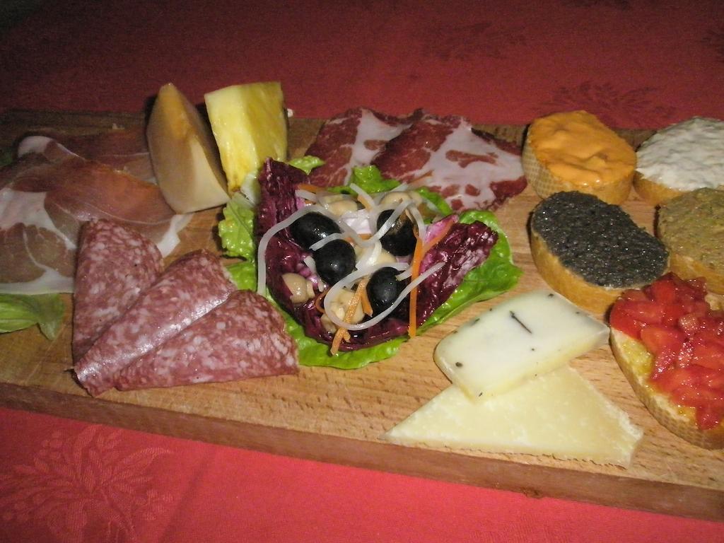 Albergo Ristorante Montecucco Da Tobia Sigillo Extérieur photo